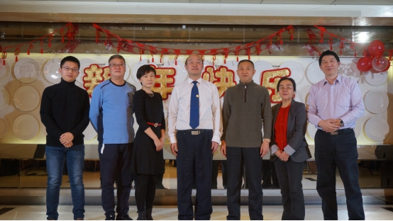 百人齐聚迎新年